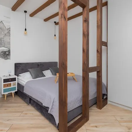Old Town Aesthetic Deep Blue In By Renters Appartement *