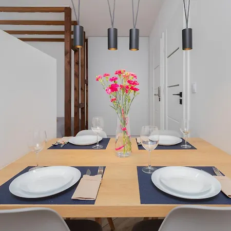 Appartement Old Town Aesthetic Deep Blue In By Renters *