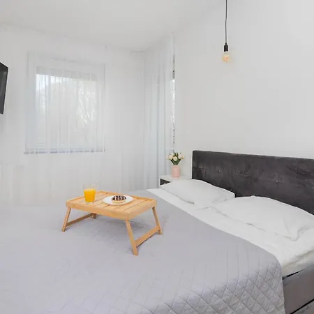 Old Town Aesthetic Deep Blue In By Renters Appartement