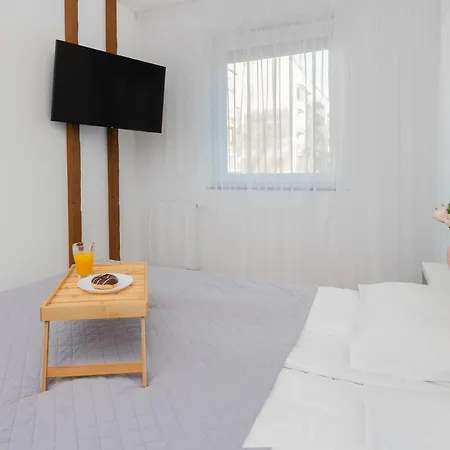Old Town Aesthetic Deep Blue In By Renters Appartement